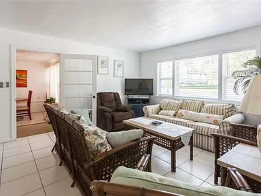 Lovely 1 Bedroom Unit Across From Lido Key Beach Sarasota Exterior foto